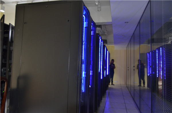 20160705数字传媒系新实训室验收 (3)动画集群渲染中心.jpg