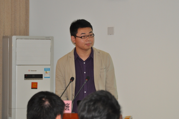 3.商贸学院朱新华老师主持主题班会.JPG